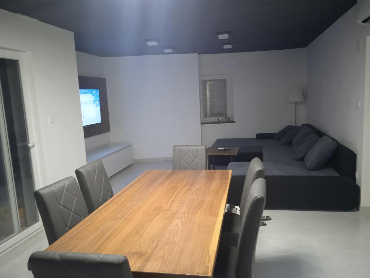 Apartament Anton Povlja  Zewnętrze zdjęcie